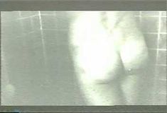 Сара Дуглас оголила грудь и попу в фильме The Brute фото #8