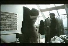 Сара Дуглас оголила грудь и попу в фильме The Brute фото #10