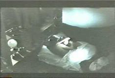 Сара Дуглас оголила грудь и попу в фильме The Brute фото #13