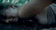 Голая Сара Пэкстон в фильме «Последний дом слева» фото #4