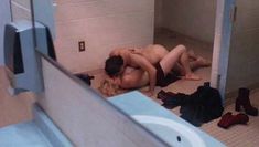 Голая Сара Рю в фильме «Джипси 83» фото #4