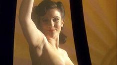 Голая Сара Солемани в фильме «Миссис Хендерсон представляет» фото #8