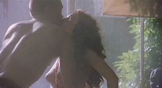 Голая Сара Уайнтер в фильме «Невеста ветра» фото #6