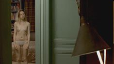 Голая грудь Сары Форестье в фильме «Мои занятия борьбой» фото #2