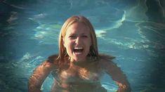 Голая Сара Хорват в фильме «Вечеринка у бассейна» фото #7