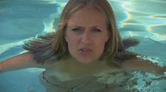 Голая Сара Хорват в фильме «Вечеринка у бассейна» фото #8