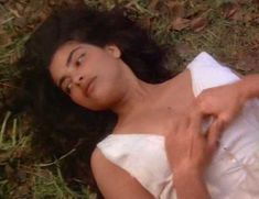 Голая Сарита Чоудри в фильме «Дом духов» фото #1