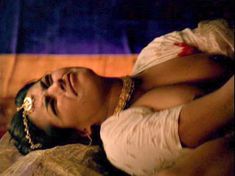 Голая Сарита Чоудри в фильме «Кама Сутра. История любви» фото #8