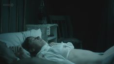 Голая Саския Ривз в сериале «Влюбленные женщины» фото #1