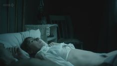 Голая Саския Ривз в сериале «Влюбленные женщины» фото #2