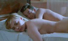 Голая Саския Ривз в фильме «Закрой мои глаза» фото #14