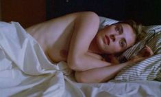 Голая Саския Ривз в фильме «Закрой мои глаза» фото #19