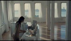 Голая Саффрон Берроуз в фильме «Гитара» фото #1