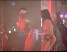 Голая грудь Саши Нопф в фильме «Шантаж»