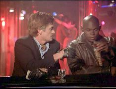 Голая грудь Саши Нопф в фильме «Шантаж»