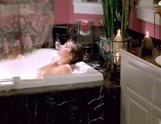 Голая грудь Саши Нопф в фильме «Шантаж»