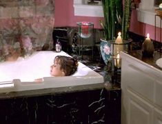 Голая грудь Саши Нопф в фильме «Шантаж»