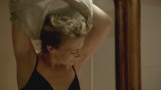 Голая Селин Саллетт в сериале «Возвращённые» фото #1