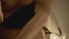 Голая Селин Саллетт в сериале «Возвращённые» фото #4