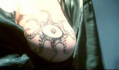 Горячая Серена Гранди оголила грудь и попу в фильме «Шалунья» фото #3