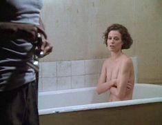 Голая Сигурни Уивер в фильме «Улица полумесяца» фото #4