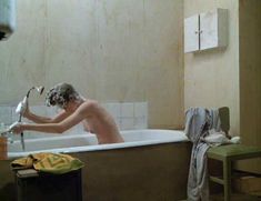 Голая Сигурни Уивер в фильме «Улица полумесяца» фото #6