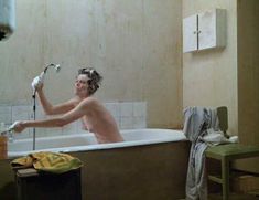 Голая Сигурни Уивер в фильме «Улица полумесяца» фото #7