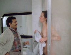 Голая Сигурни Уивер в фильме «Улица полумесяца» фото #16