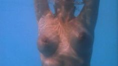 Голая Сильвия Койс в фильме «Никогда не сдавайся» фото #1