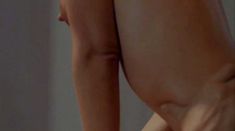 Голая Сильвия Койс в фильме «Никогда не сдавайся» фото #7