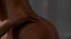 Голая Сильвия Койс в фильме «Никогда не сдавайся» фото #9