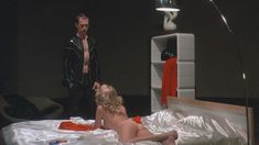 Голая Симона Гриффет в фильме «Смертельная гонка» фото #7