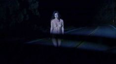 Голая Синед МакКафферти в фильме «Когда Земля остановилась» фото #6