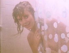 Голая Синтия Болливо в фильме «Сумасброды 2. Не в своем уме» фото #3