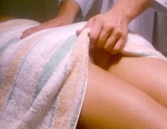 Голая Синтия Болливо в фильме «Сумасброды 2. Не в своем уме» фото #10