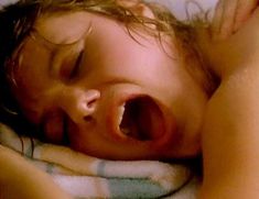 Голая Синтия Болливо в фильме «Сумасброды 2. Не в своем уме» фото #12