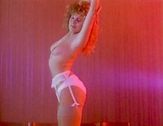 Голая Синтия Болливо в фильме «Сумасброды 2. Не в своем уме» фото #23