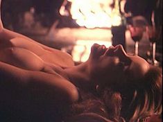 Голая Синтия Бримхолл в фильме «Победить или умереть» фото #1