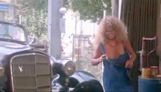 Голая Синтия Томпсон в фильме «Девчонка-сорванец» фото #5