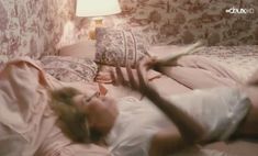 Голая Софи Баржак в фильме «Любовь тайком» фото #1