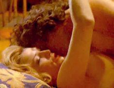 Голая София Шинас в фильме «Голод» фото #12