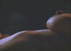 Голая Стейси Дэш в фильме «Нелегальный блюз» фото #1