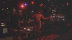 Голая Стелла Ривера в фильме «Глаза незнакомца» фото #2