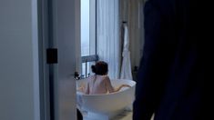 Голая Стефани Корнелиуссен в сериале «Мистер Робот» фото #2