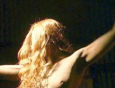 Голая Стефани Лейс в фильме «Запах плоти» фото #9