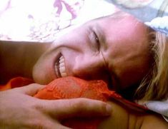 Голая Стефани Сулик в фильме «Сумасброды 2. Не в своем уме» фото #5