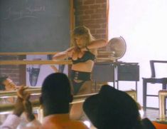 Голая Стефани Харди в фильме «В постели с вампиром» фото #3