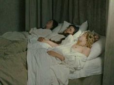 Голая грудь Стефани де Крэенкур в фильме «Любовь Астреи и Селадона» фото #6