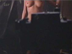 Голая Стефания Рокка в фильме «Виола» фото #12