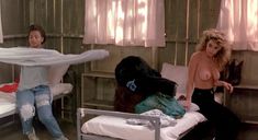 Голая Стэйси Ламберт в фильме «Спящий лагерь 3. Безлюдная территория» фото #3